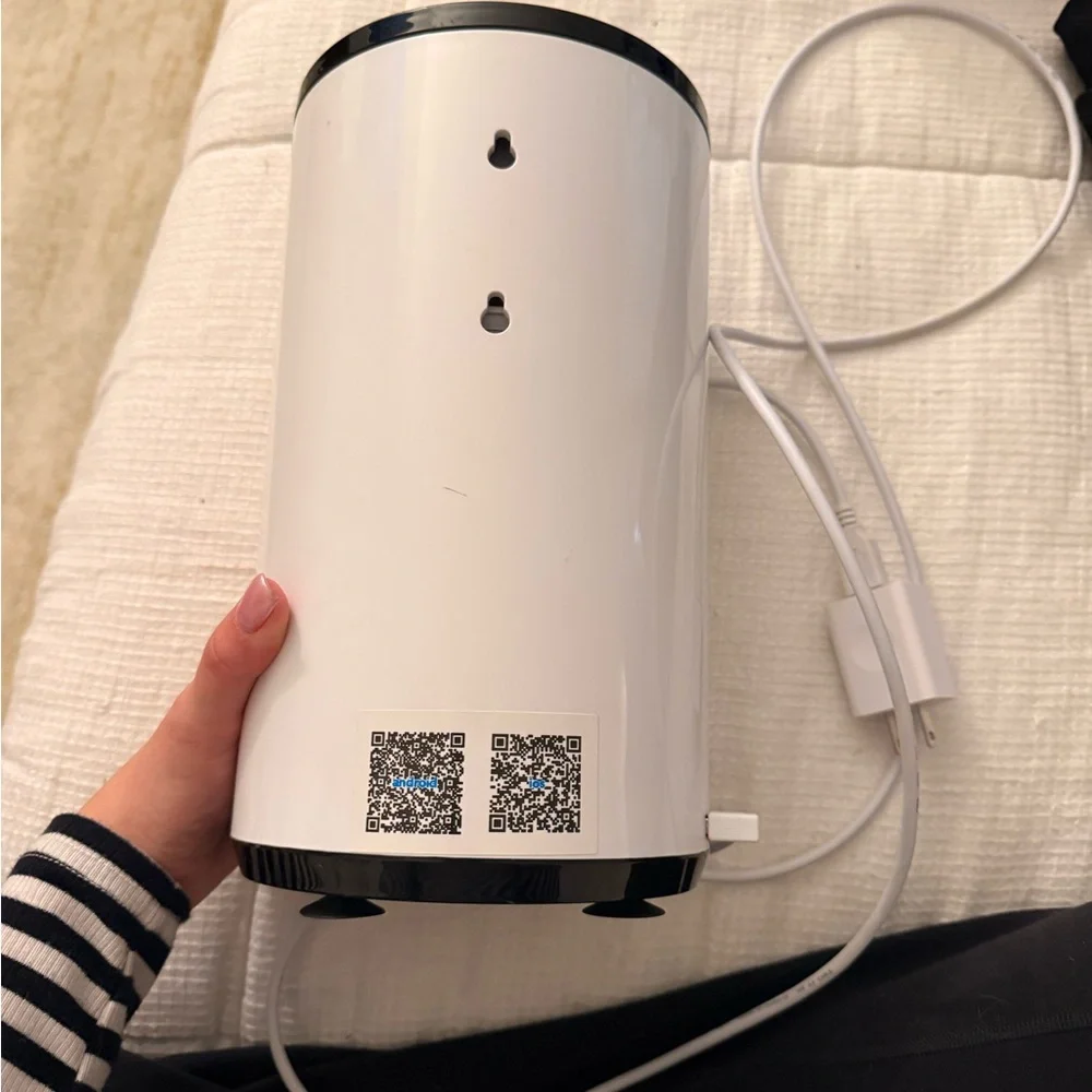 Smart Pet Feeder - White and Black